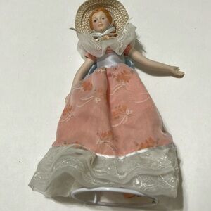 Avon Porcelain Doll Southern Belle with White Stand Collectible 1988